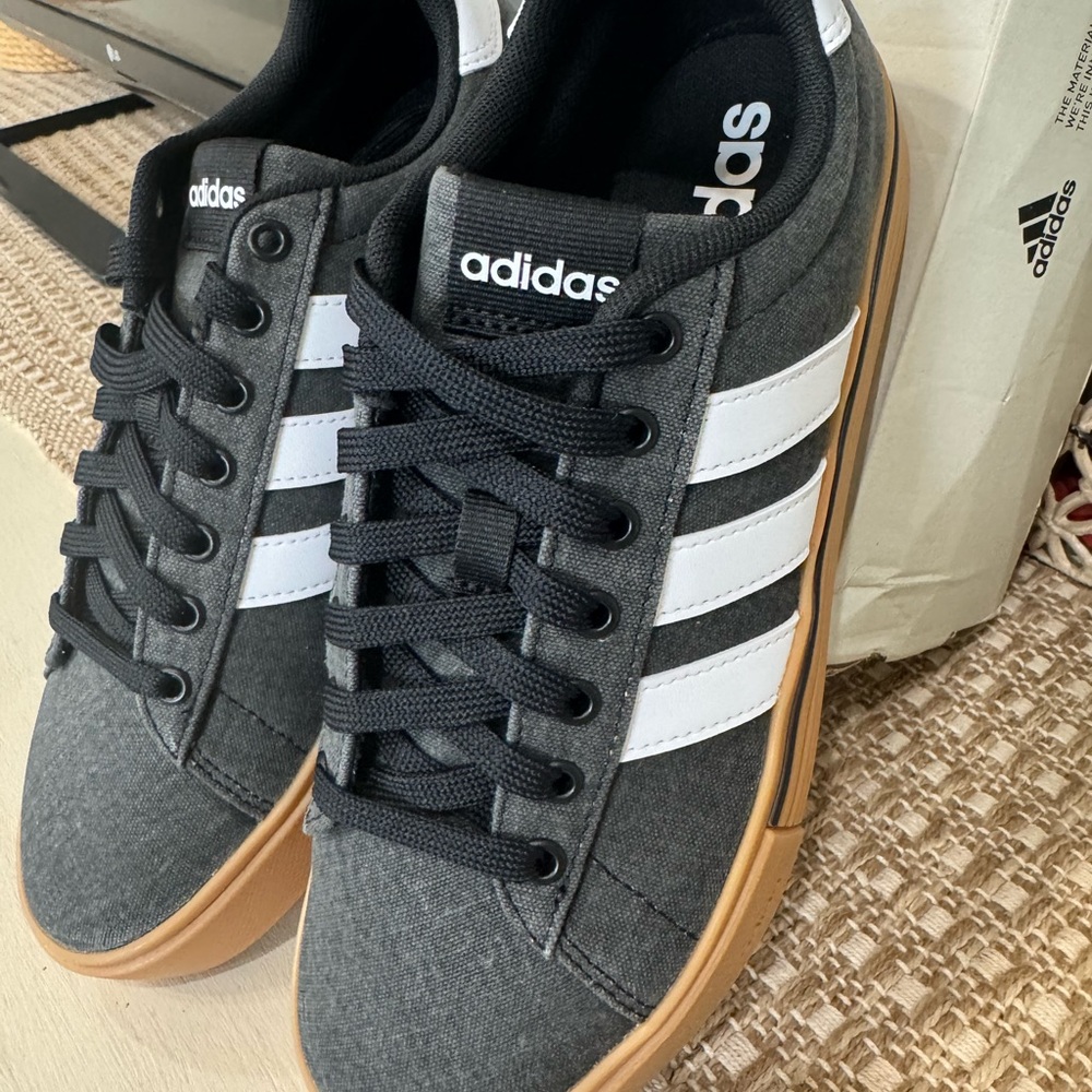 NIB Adidas Daily 4.0 Sneakers Womens 8.5 (Fit like 9)